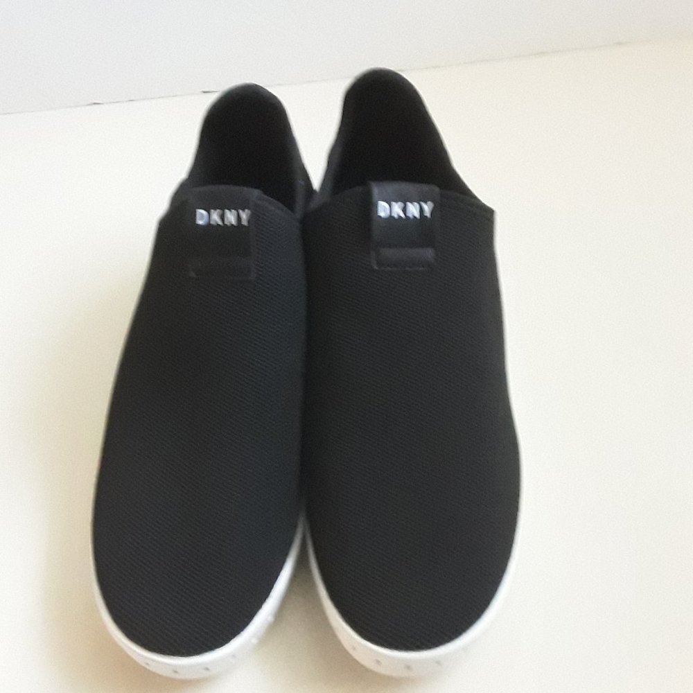 DKNY Strapless Slip-on Fashion Sneakers, #K1190553 Women Size 9M.